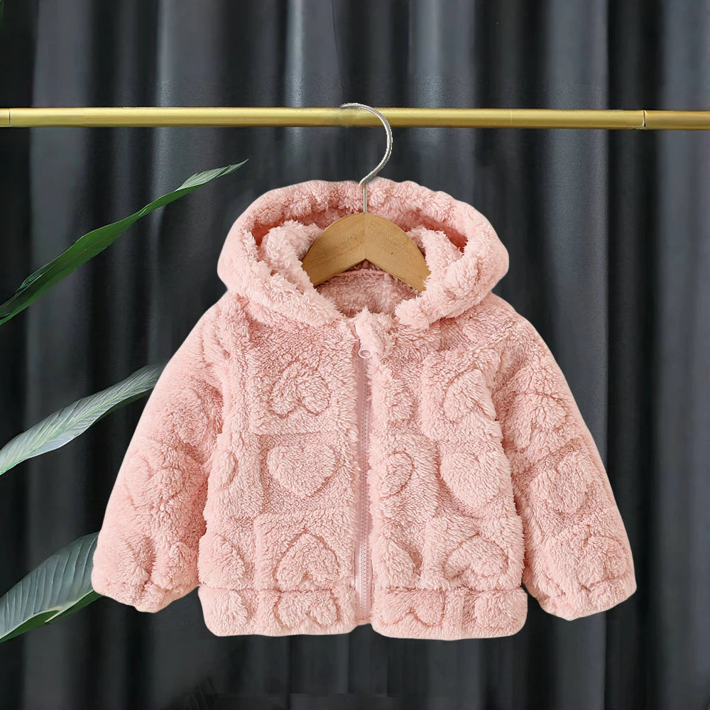 Casaco Infantil Peluciado Rosa com Capuz e Estampa de Coração